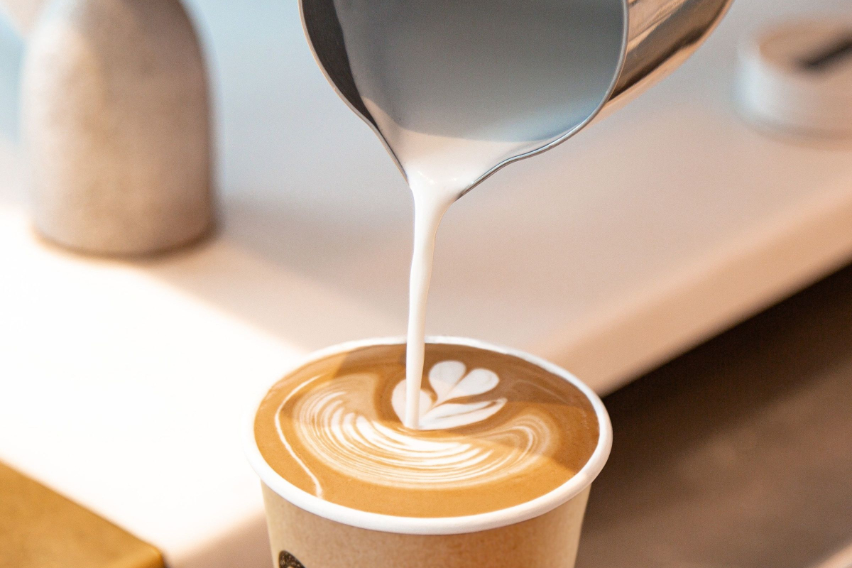 Server den perfekte kop kaffe - få gode tips der får dine veninder til at falde i stime over dine kaffekundskaber