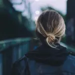 7 farver, der passer til en brun læderjakke