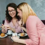 Farver, lyd og spil på skærmen i hverdagslivet