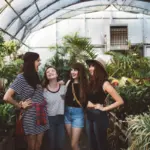 Her får du fem gode bud på ideer til en hyggelig weekend med veninderne