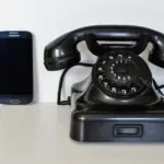 Hvem ringer fra telefonnummer 77332020?