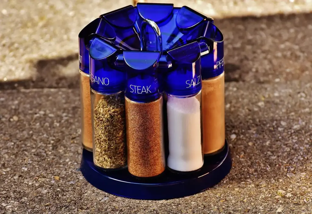 Hvordan organiserer jeg køkkenet i en studiebolig?