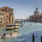 Kanalrundfart i Odense med picnic om bord