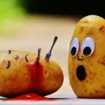 Kartoffeltryk på stof med håndskårne stempler