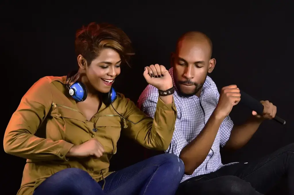 Langsom pardans derhjemme: Trin, musik og stemning