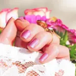 Marmorér stearinlys med neglelak i vandbad